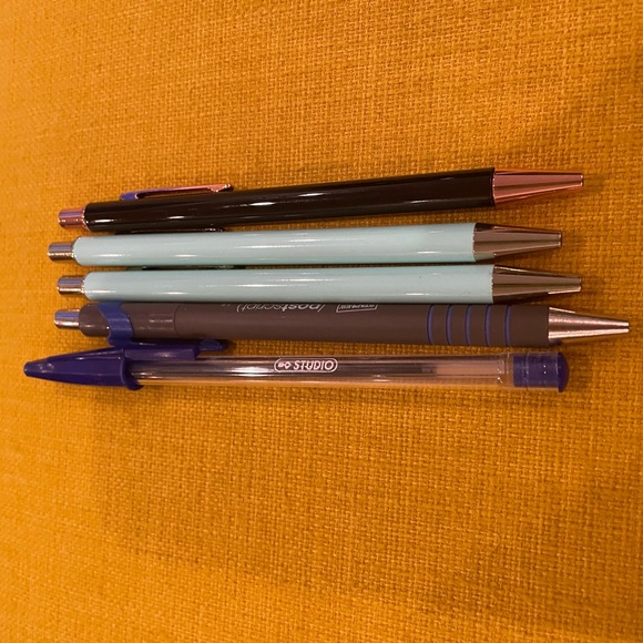 Colorful Assorted Pens Set - Picture 6 of 6